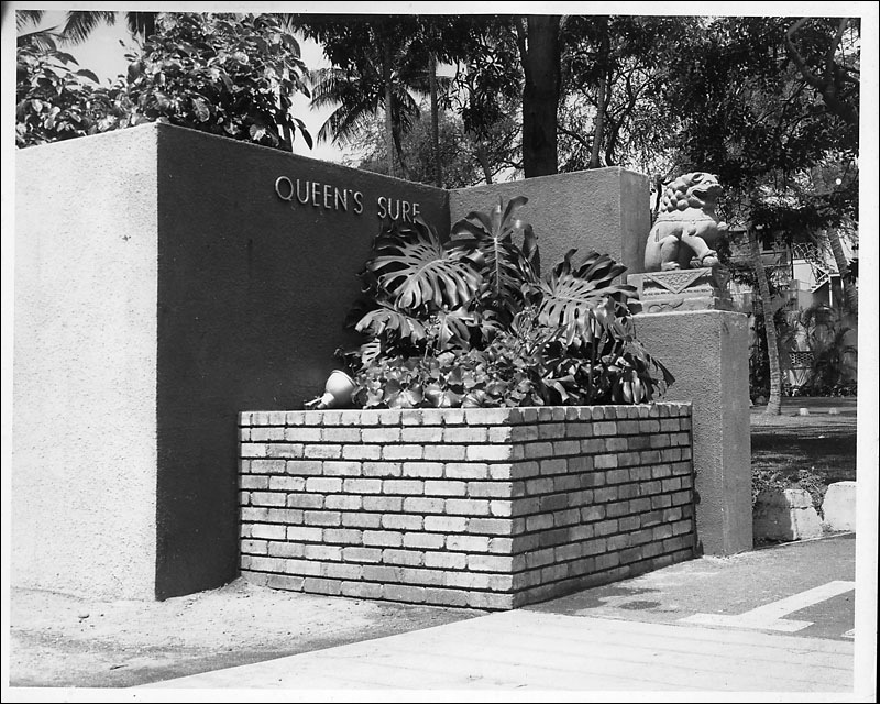 queens_surf_entrance.jpg